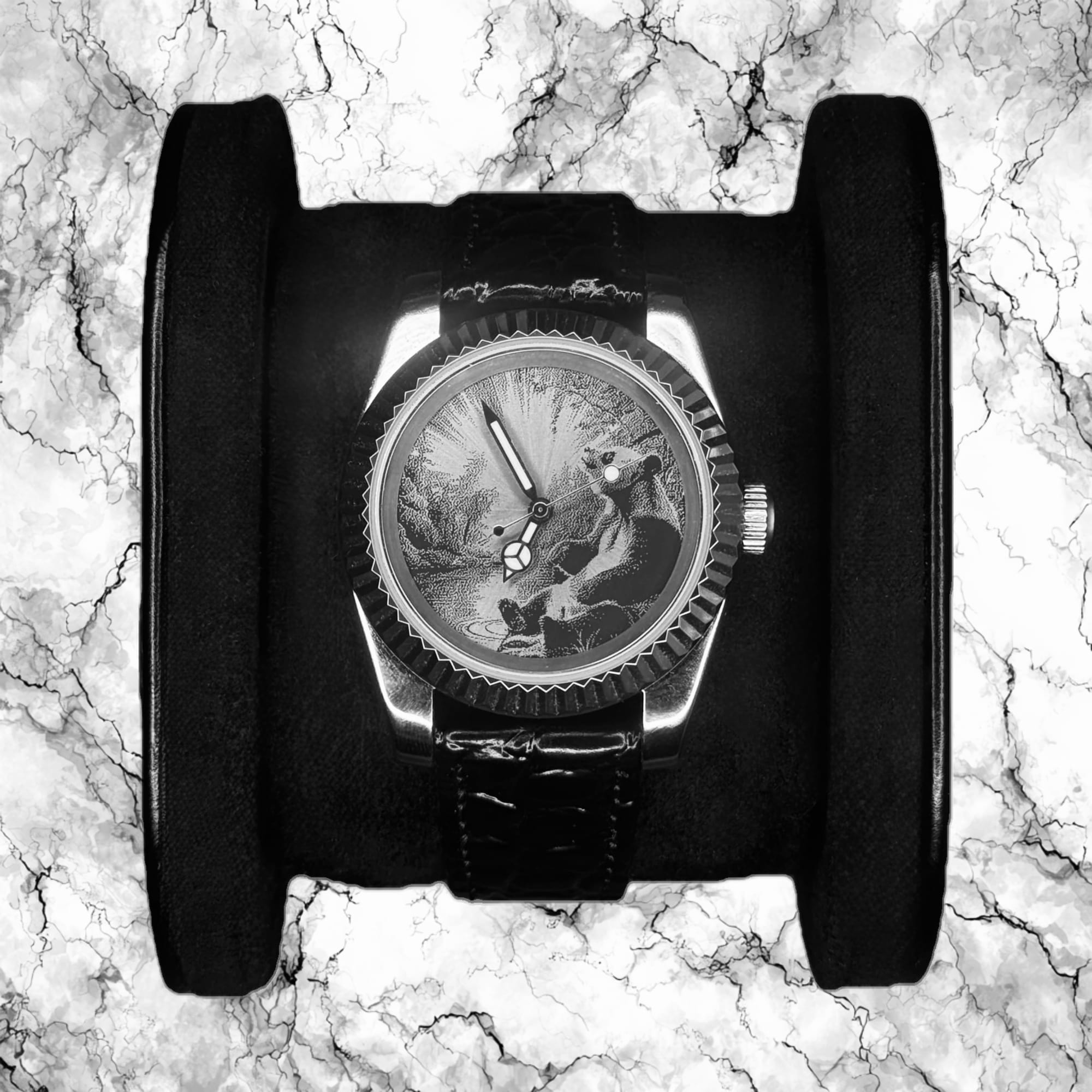 Protector of Peace · Mattschwarz · Leder