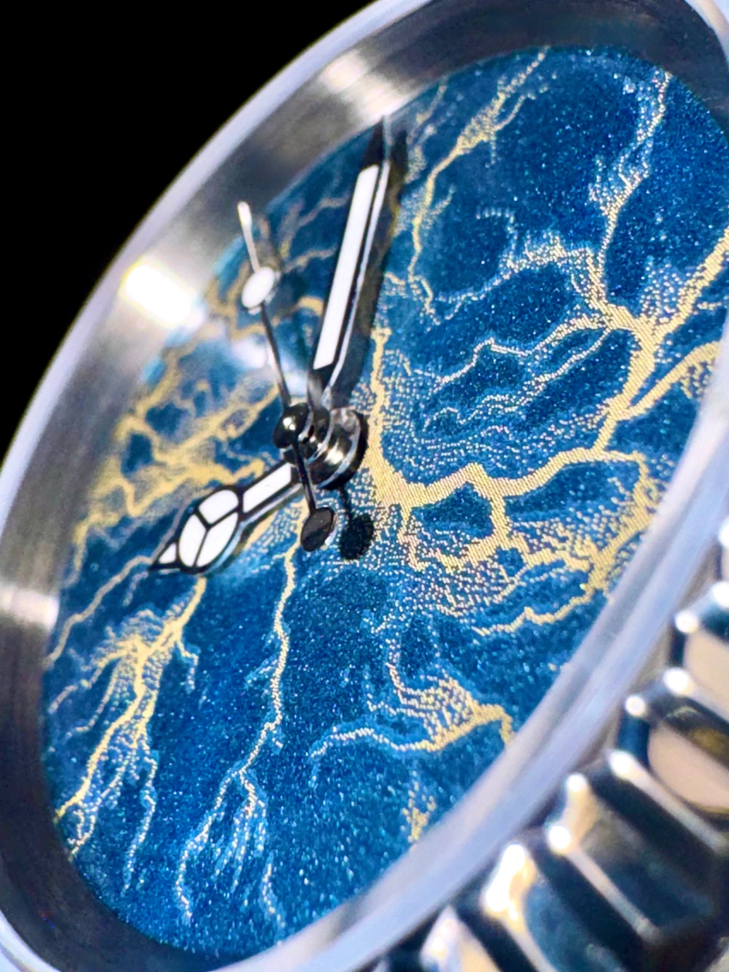 The Storm of Life - Sparkling Light Blue/Yellow